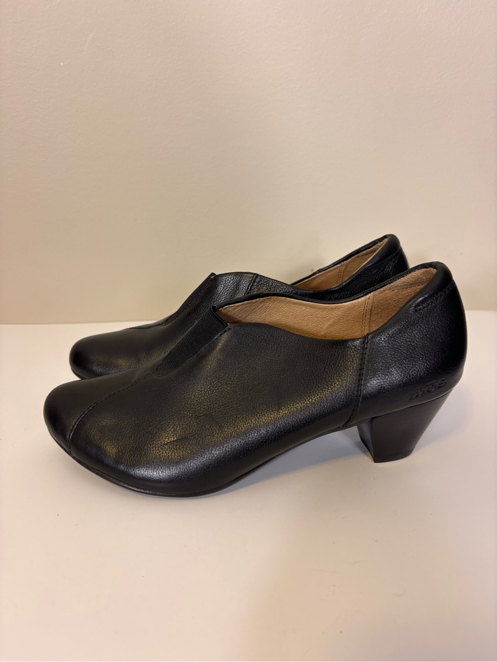 Taos Footwear Black Leather Low Block Heel Slip-On Pumps 9.5